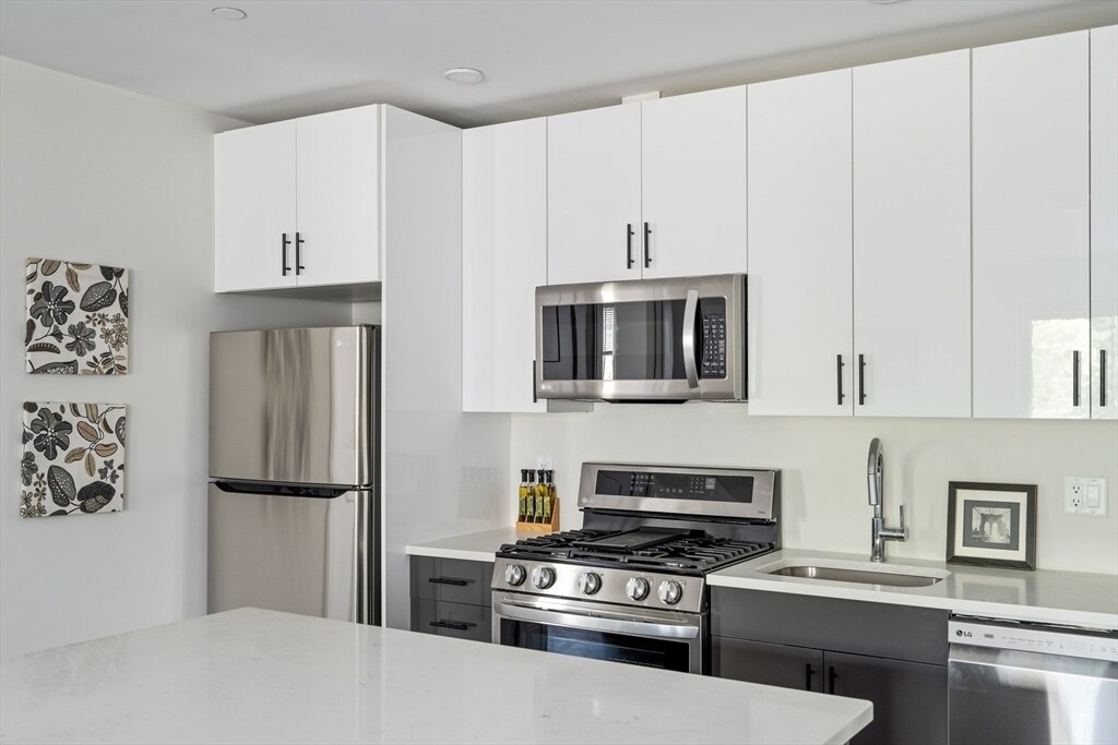 Building Photo - 319 Belgrade Ave