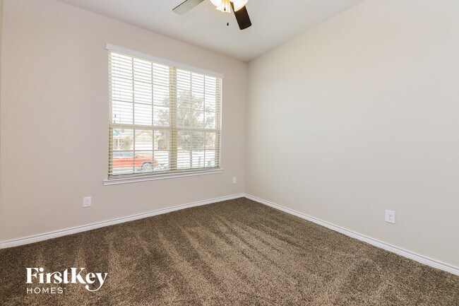 Building Photo - 105 Gentle Cir Way