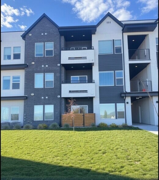 Building Photo - 3105 S 225 W