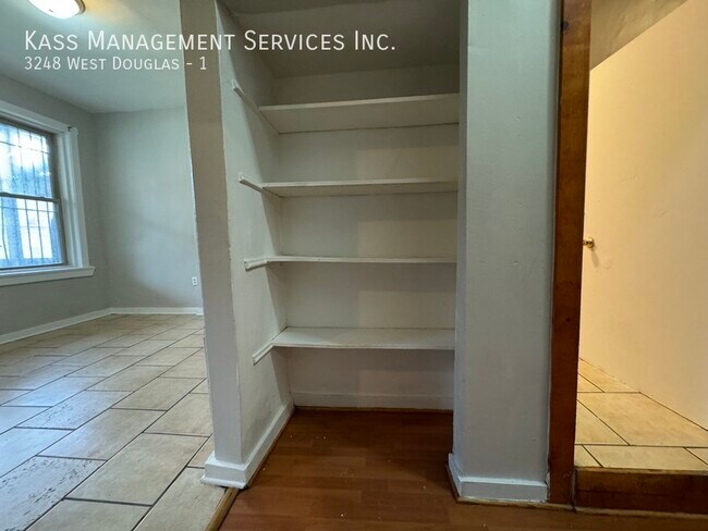 Building Photo - Douglas Boulevard,  Spacious 4 bed 2 bath,...