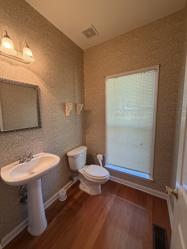 Building Photo - 230 Clinton Crossing Dr