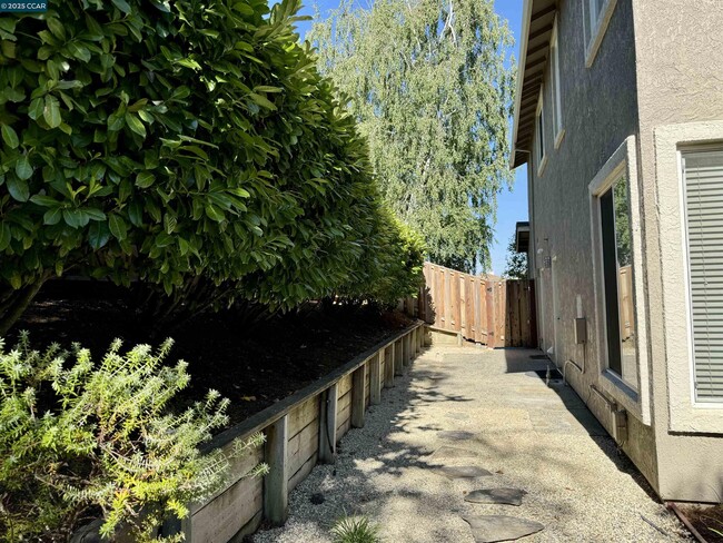 Building Photo - 5179 Keller Ridge Dr