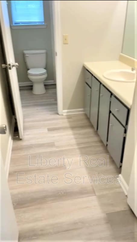 Building Photo - 105 Maid Marian Ct