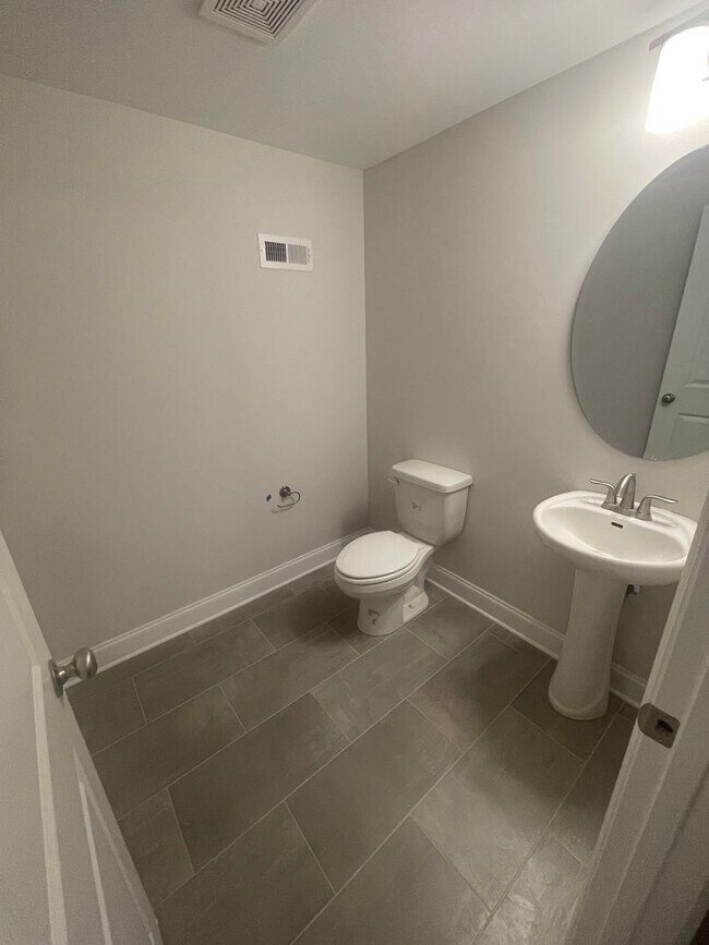 Building Photo - Ooltewah Rental 3 Bedrooms + Full Finished Basement