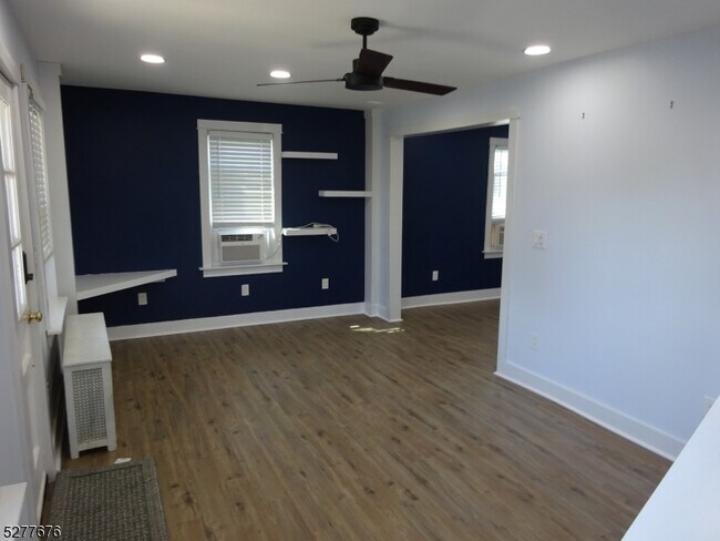 Building Photo - 54 Evergreen Ave