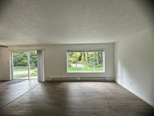 Building Photo - ZAGY Gig Harbor 10 (6311/13)