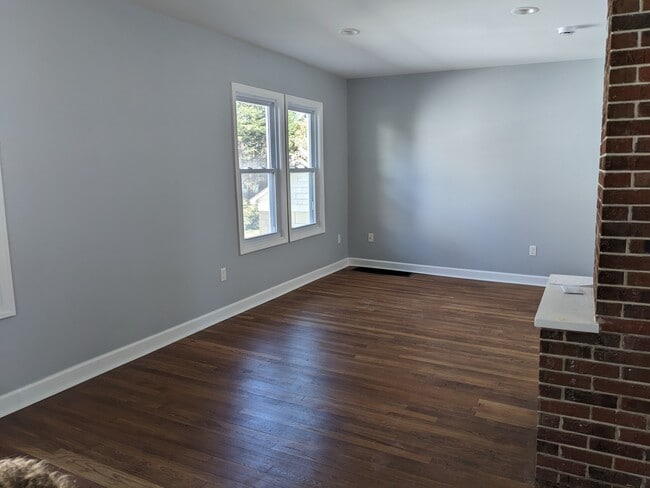 Living/dining area - 23 Clarence St