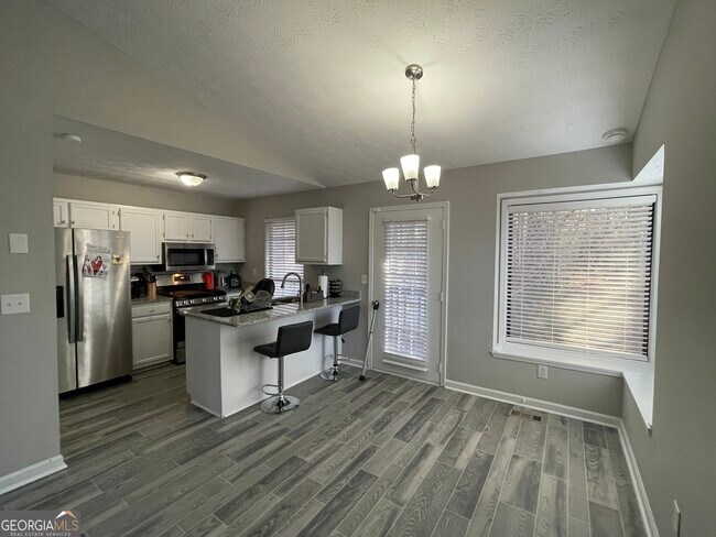 Building Photo - 6205 Littleton Dr