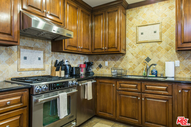 Building Photo - 1146 Hacienda Pl