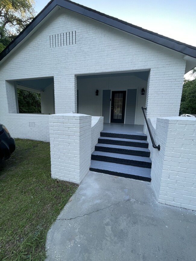 Building Photo - 1000 Dunbar Ave