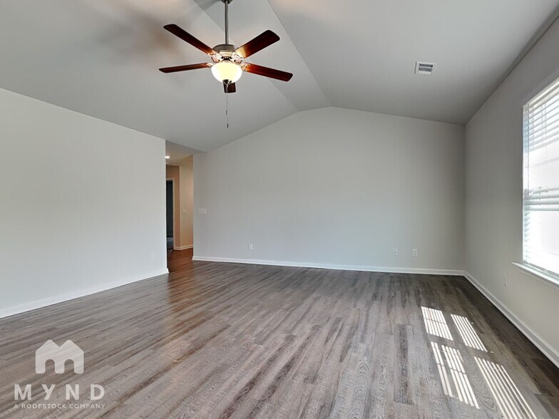 Building Photo - 115 Dasher Dr