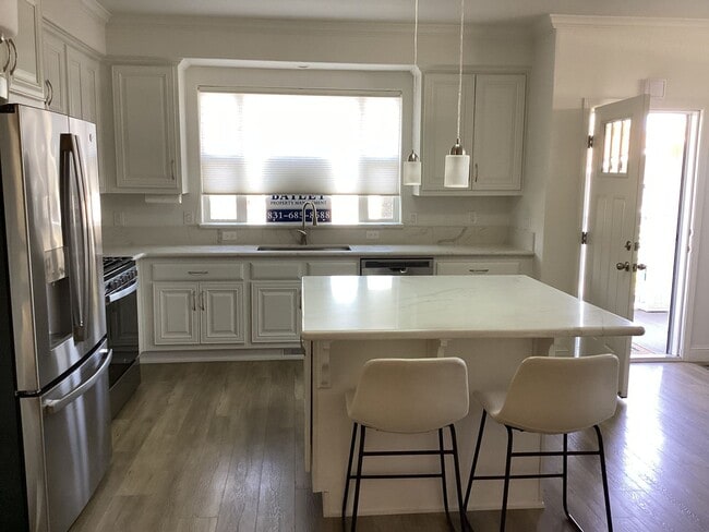 Building Photo - Live Oak