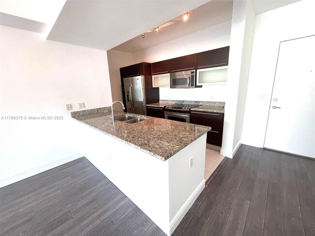 Building Photo - 951 Brickell Ave