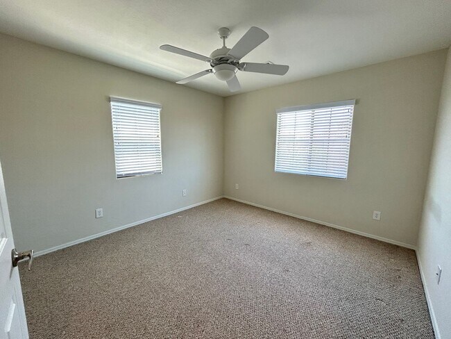 Building Photo - Gated 3-Bedroom 3-Bathroom Home in Southwest!