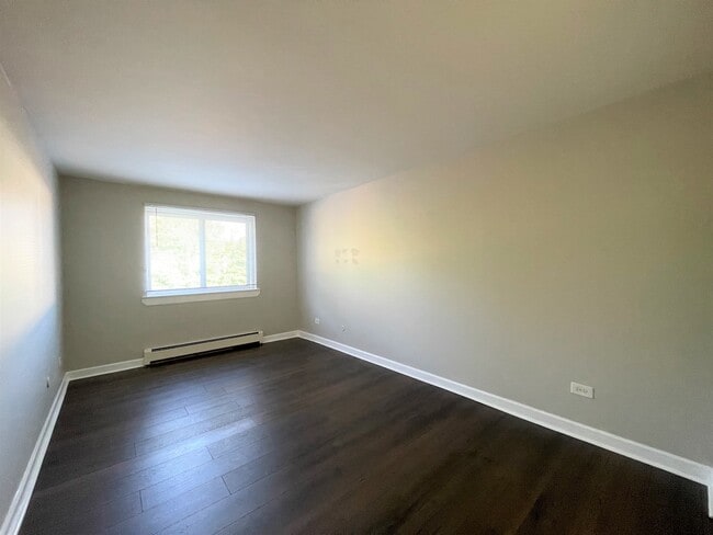 Building Photo - 8816 Briar Ct