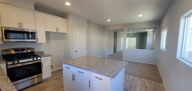 Building Photo - 5846 Steinbeck Vly St