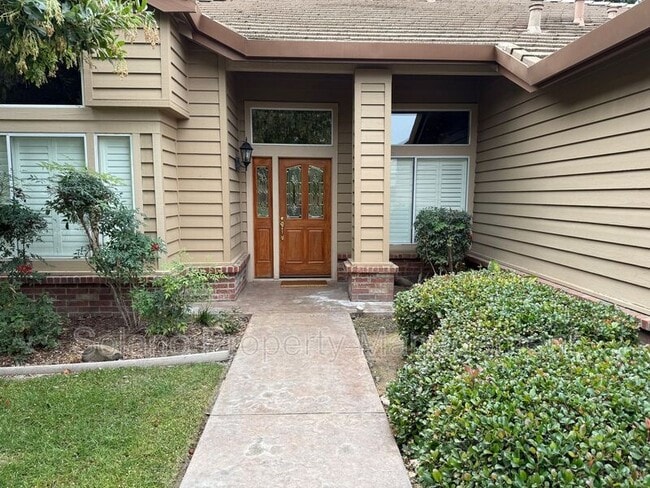 Building Photo - 685 Hillcrest Cir