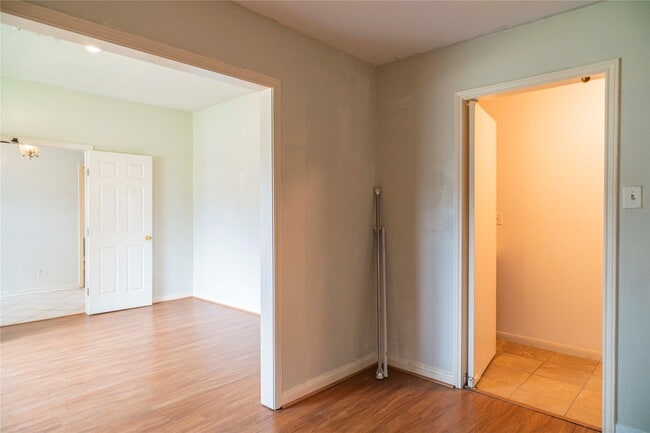 Building Photo - 8819 Hazen St