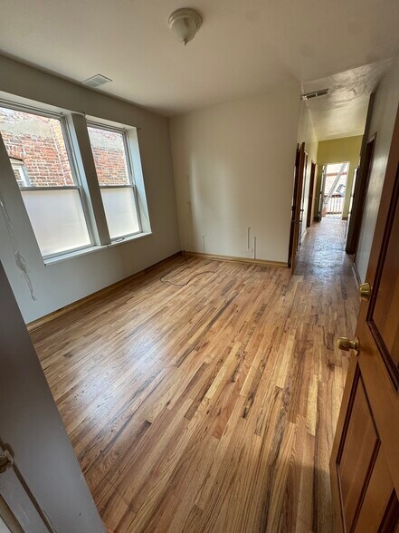 Building Photo - 2856 W Roosevelt Rd