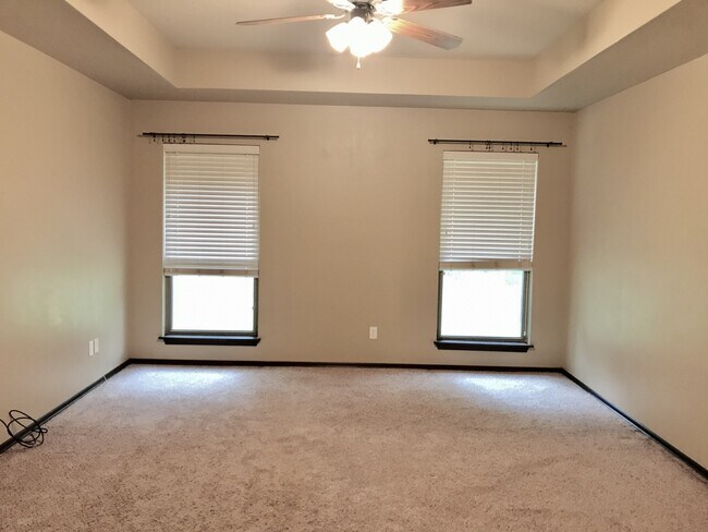 Building Photo - 3 bd/2 ba on Half acre - Edmond Schools