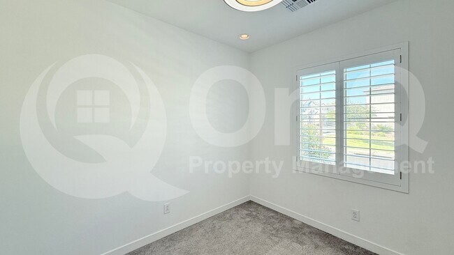 Building Photo - 1419 E Town and Country Ln