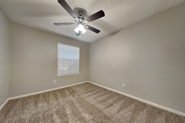 Building Photo - 79 Rockridge Dr
