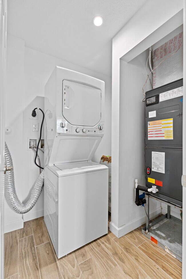 Building Photo - 56 W 12th St