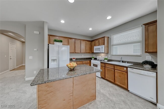 Building Photo - 589 Via Paladini