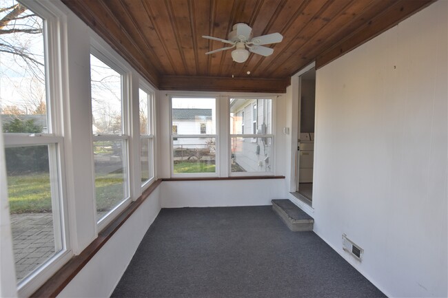 Building Photo - 12038 Cavell St