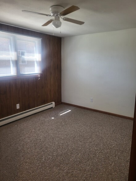 Bedroom 2 10' x 12' - 941 Buena Vista Dr