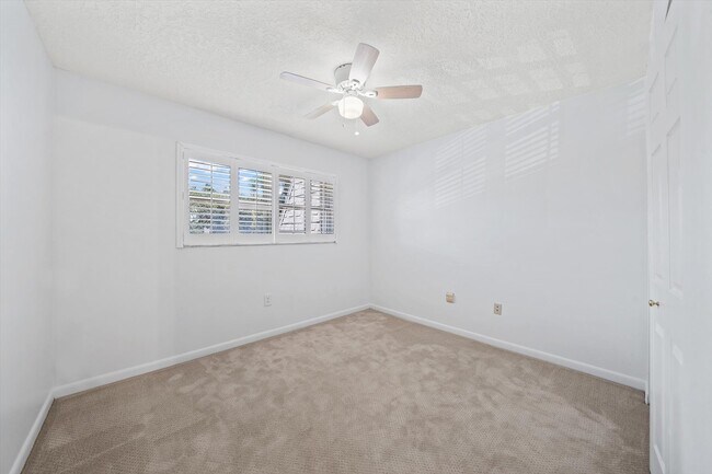 Building Photo - 413 Blue Jay Ln