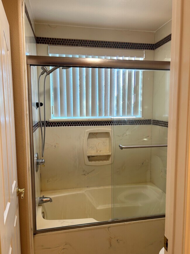 Building Photo - 8940 Deira Ln