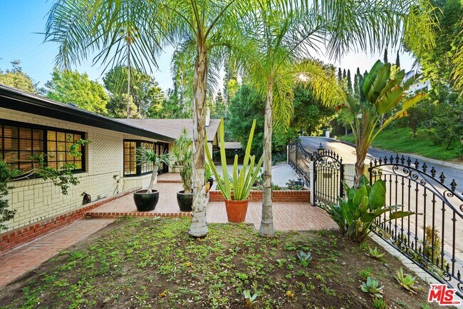 Building Photo - 17449 Sumiya Dr