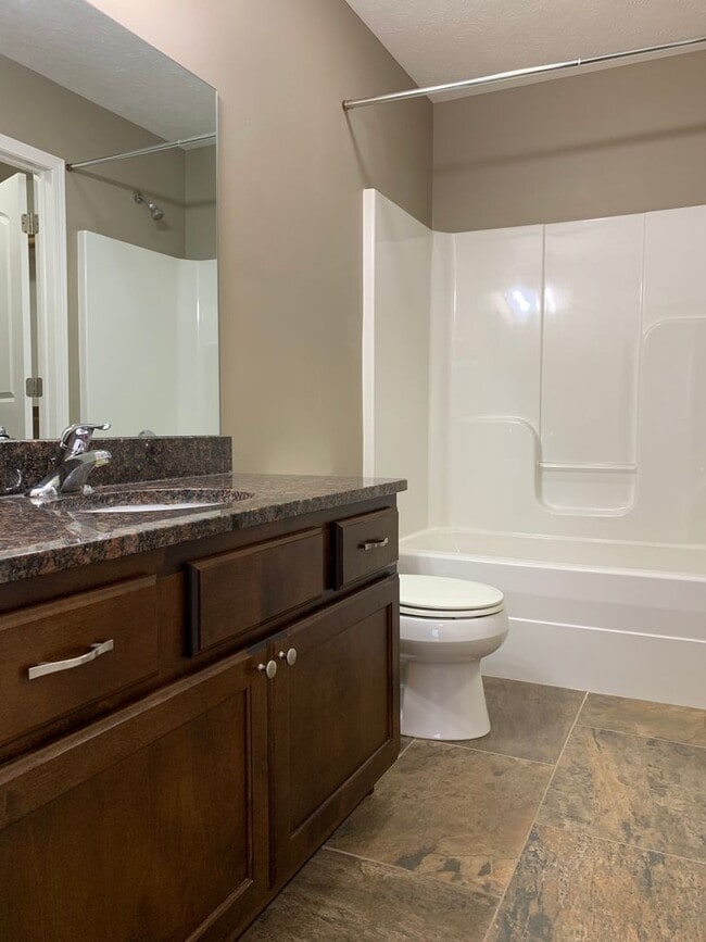 Building Photo - Spacious 3 bedroom/ 3 bath ranch townhome