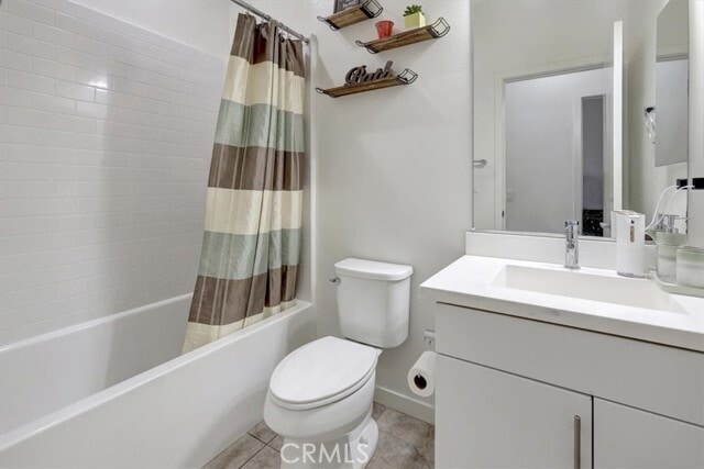 Building Photo - 13 Savannah