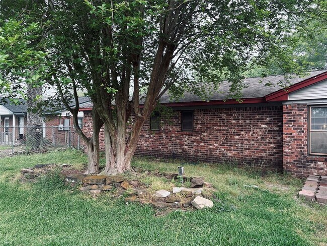 Building Photo - 415 Zinn Dr