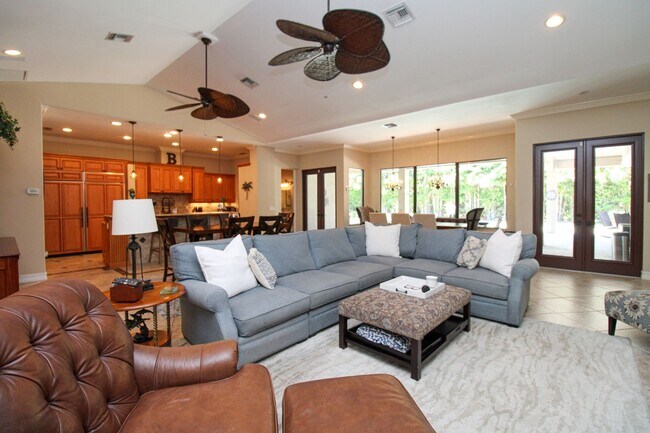 Building Photo - ** THE MOORINGS ** SINGLE FAMILY HOME 3 PL...