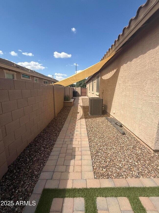 Building Photo - 3923 E Desert Broom Dr