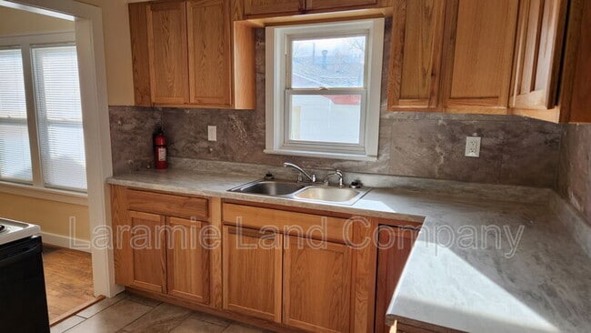 Building Photo - 658 N 10th St