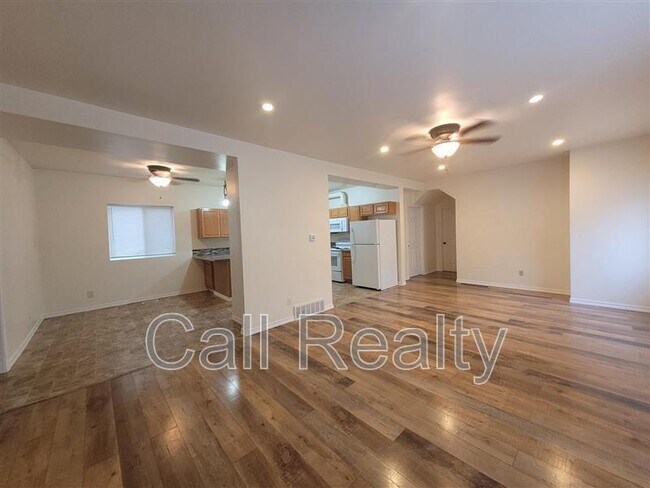 Building Photo - 11122 E Valleyway Ave