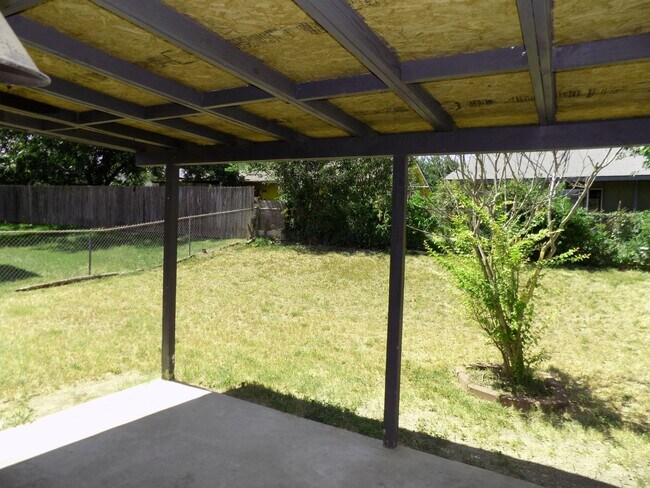 Building Photo - 14139 Swallow Dr