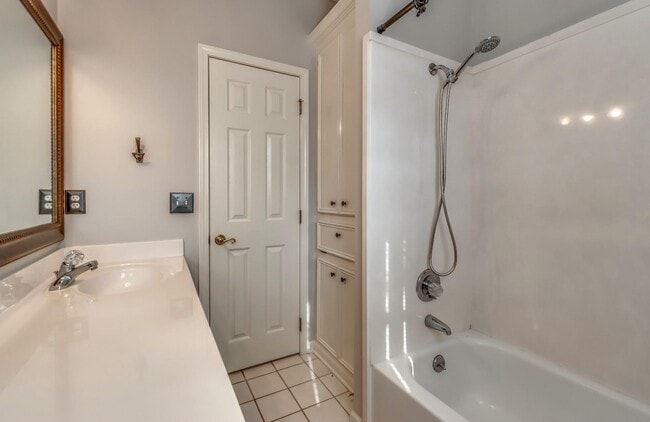 Building Photo - 340 Willow Ridge Cove