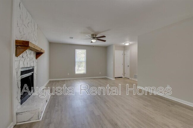 Building Photo - 2317 Woodsman Dr