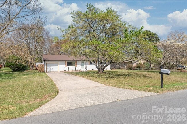 Building Photo - 1315 Vickie Ln