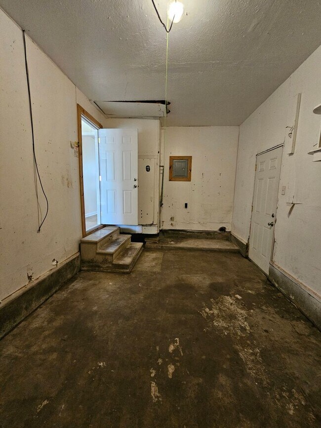 Building Photo - (3) Bed/(1) Bath in Core Norman Avail NOW!
