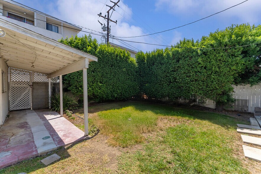 Building Photo - 332 S Crescent Dr