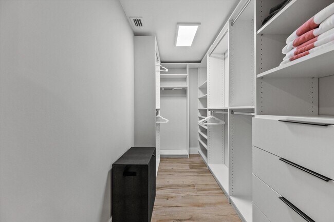 Building Photo - 2785 Polo Island Dr