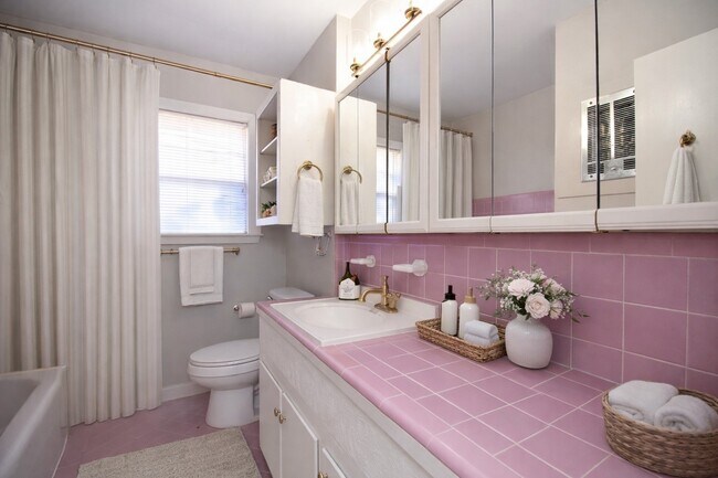 Building Photo - 2619 Soway St