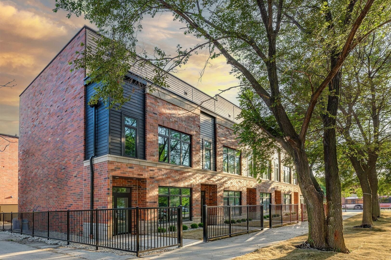 Building Photo - 6920 N Western Ave
