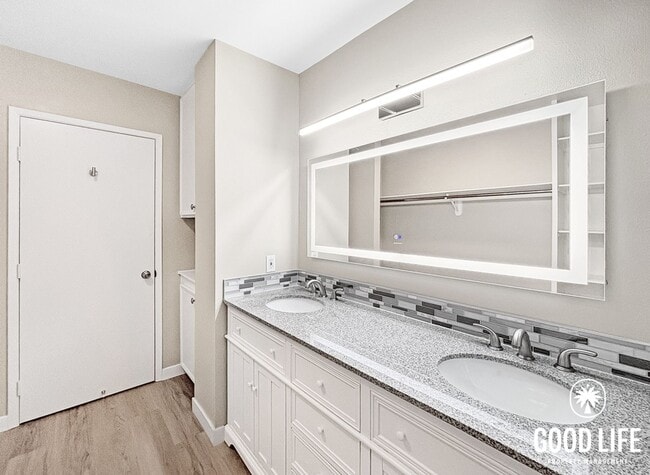 Building Photo - Stunning 3BD/2BA 2nd Floor Condo in Chula Vista W/ A/C, W/D, 2 Balconies, Community Pool & Spa!